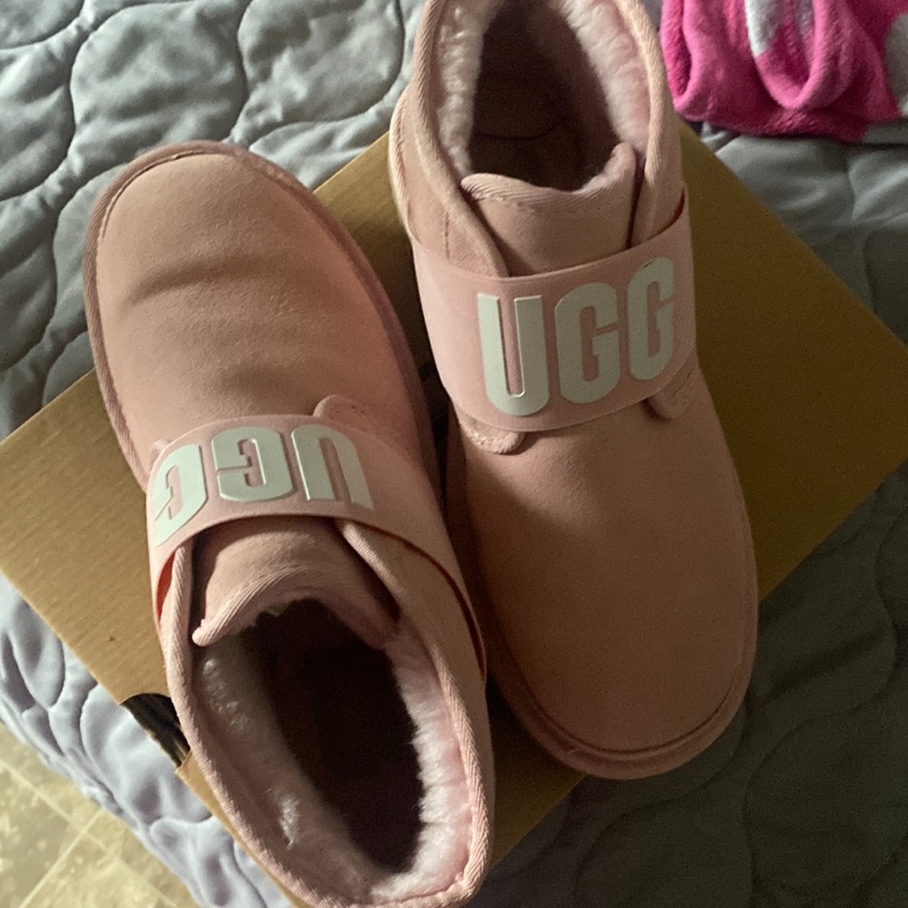 UGG - Picture 3 of 3